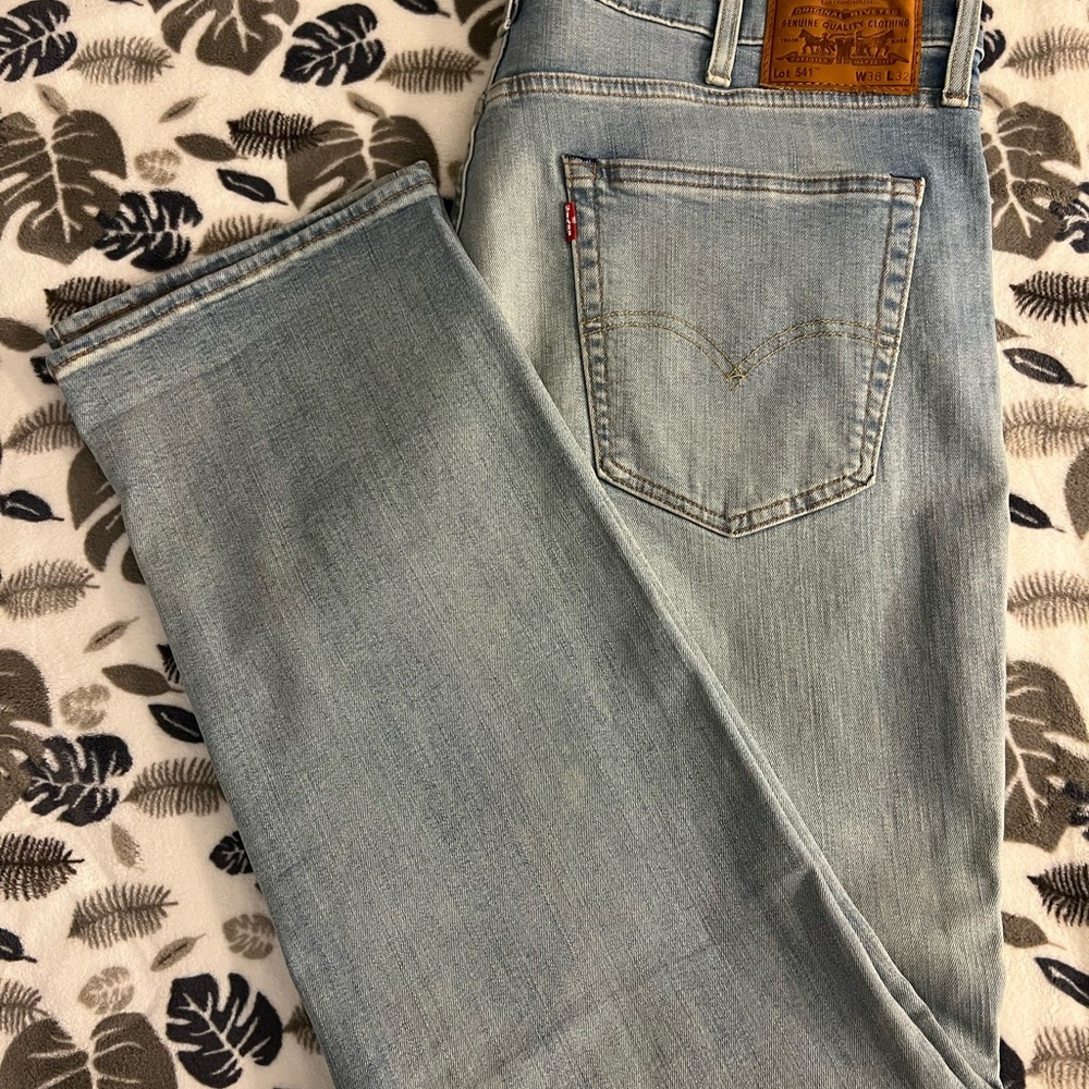 Men’s Levi 541 Athletic Taper. Waist: 38x32. New without Tags